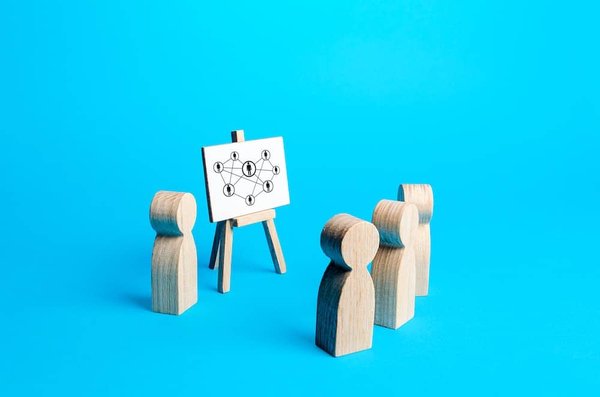 Wie kann man Kleidung für den Übergang zwischen den Jahreszeiten stylen?